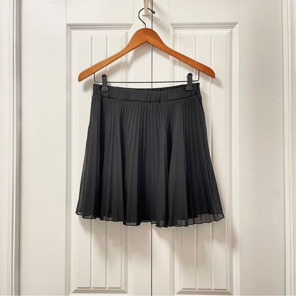 Costa Blanca Pleated Skater Skirt Black – S - Picture 1 of 11